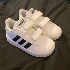 White Adidas sneakers (size 6.5)